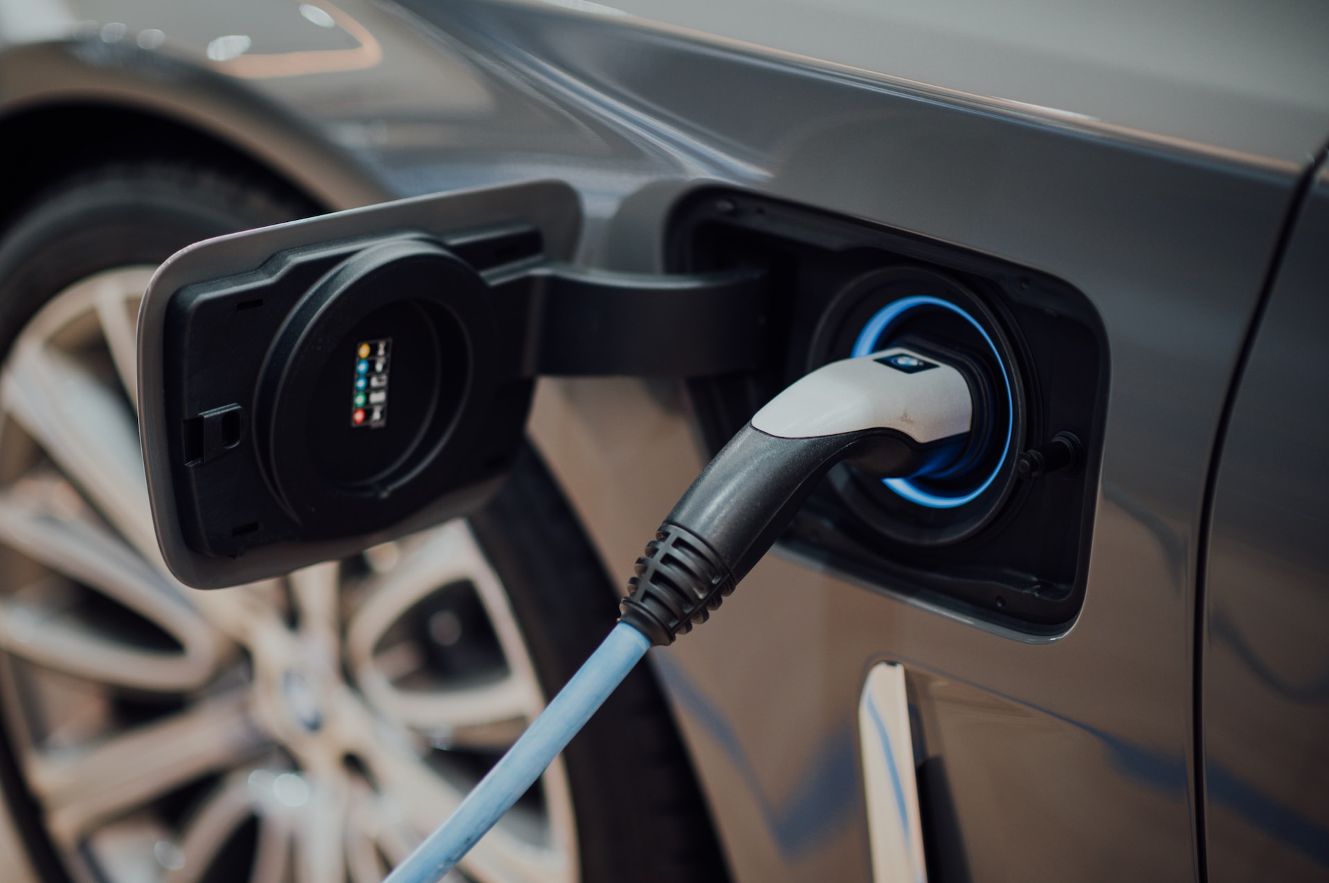 Embrace Sustainable Mobility with Electric Vehicle Charger Installation at Home